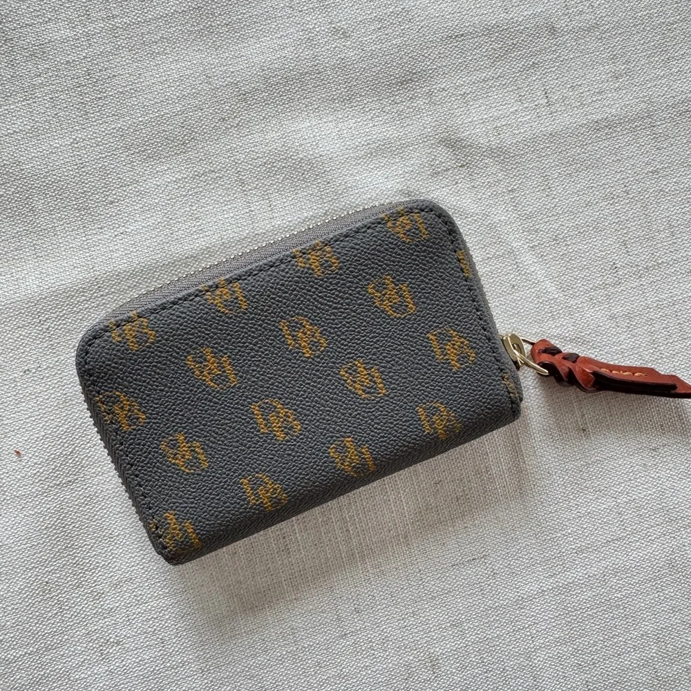 DOONEY & BOURKE Gretta Small‎ Zip Around Wallet .